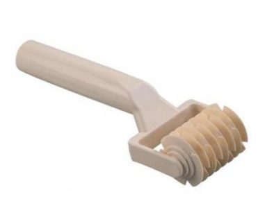 Plastic cutting roller