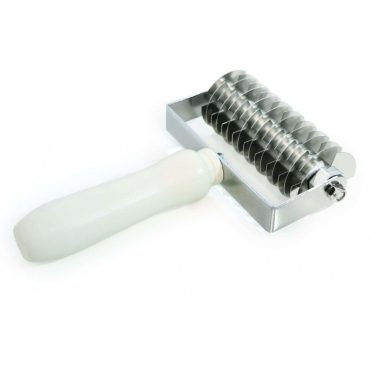 Plastic cutting roller