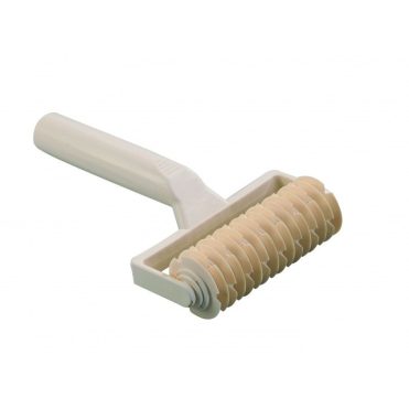Plastic cutting roller