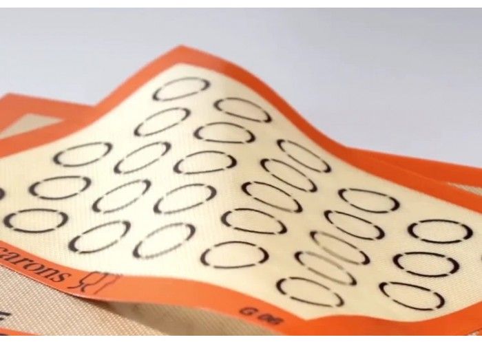 Pastry Mat 585×385, 28 Macaroons